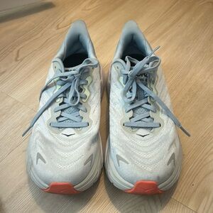 Great condition HOKA ARAHI 6